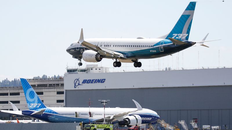 Khủng hoảng chất lượng và đình công đẩy cổ phiếu Boeing xuống đáy